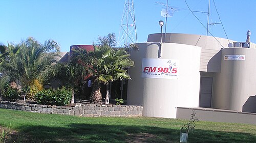 ONE FM 98.5 ビル