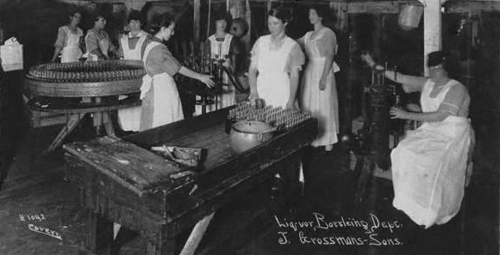 1917年に瓶詰めされるグラピコ