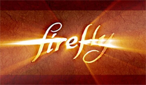 羊皮紙の背景に金色に輝く流れるような筆記体で書かれた「Firefly」という文字