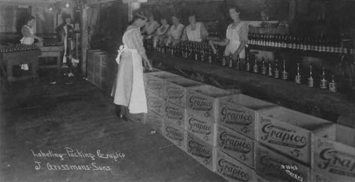 1917年に瓶詰めされたグラピコの包装
